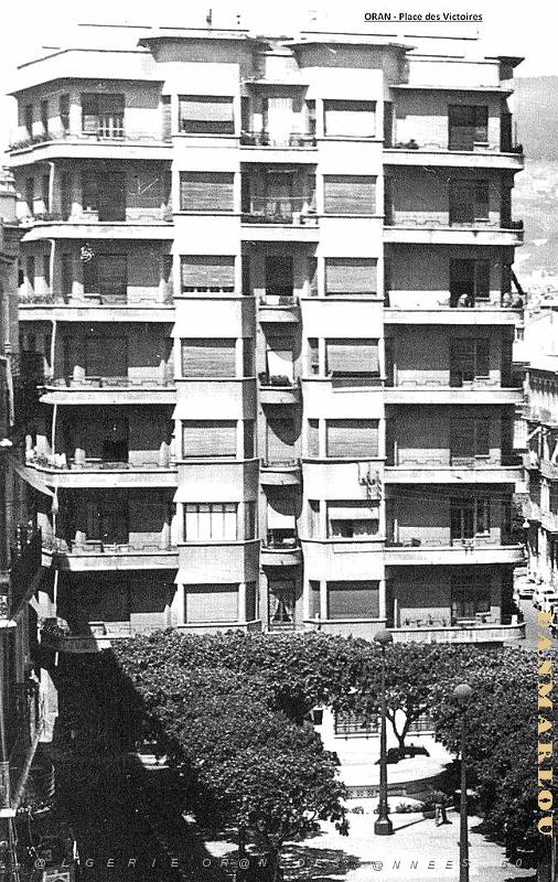RA g- 027- Place des Victoires.JPG